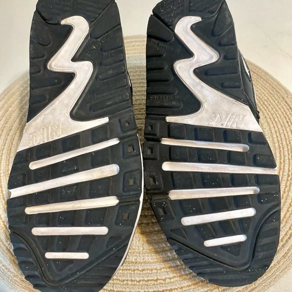 Nike Kids Black Sneakers - Picture 3 of 4